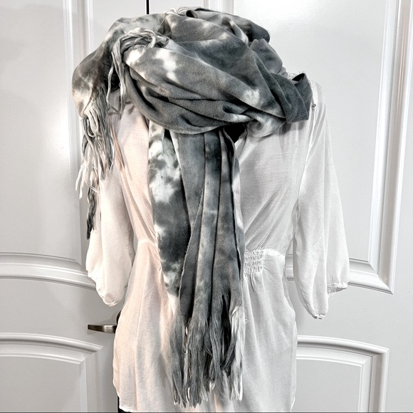 Nordstrom Accessories - NWT BOHO Blanket Scarf Grey/Pink/ soft white